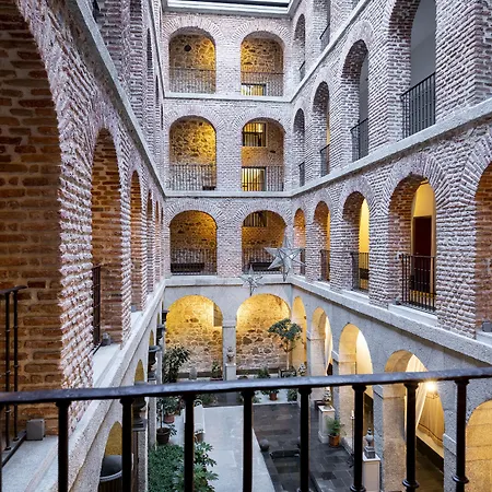 Hotell De La Granja 4*