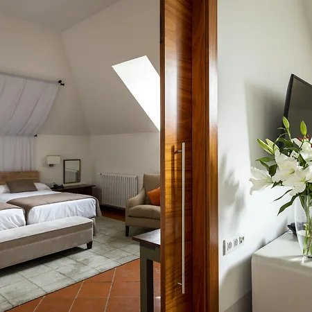 Hotel De La Granja 4*